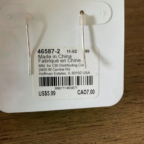 Free w/ purchase! Shamrock earrings for St. Patrick’s day! - Picture 2 of 2